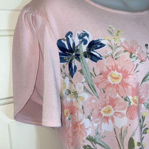 4/$30 ELLE Stretch Floral Pink Women's Top Blouse Size L - Picture 3 of 7